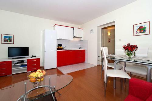 Apartments Veli Maj 1446