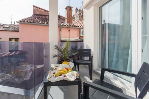 Chic Apartments In Pore? Old Town