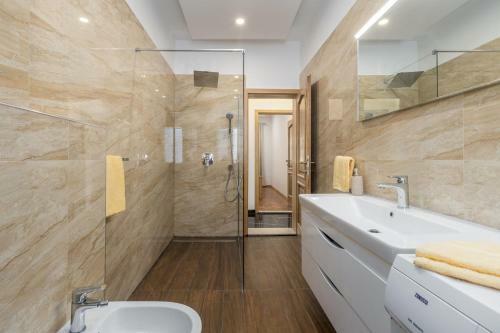 Chic Apartments In Pore? Old Town