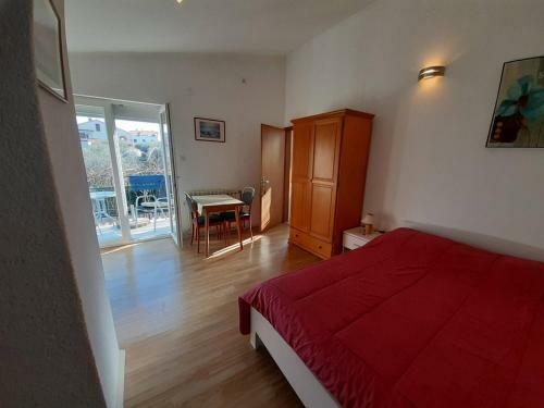 Hostal Apartments Katja With Garden And Pool