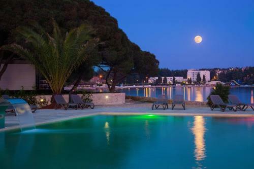 Hostal Apartments Katja With Garden And Pool