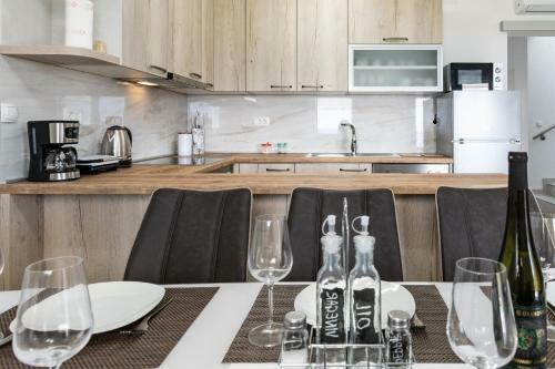 Crowonder Beachfront Garden Villa With Jacuzzi- A1