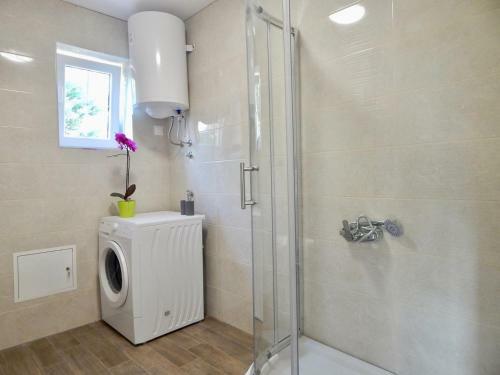 Hostal Apartments Mira