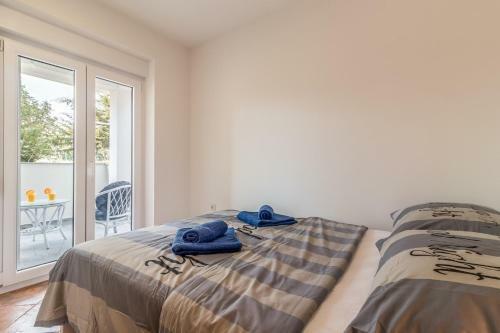Hostal Apartments Mira