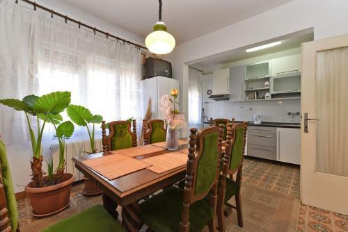Apartments Josip 74