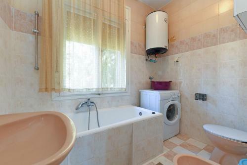 Apartments Josip 74