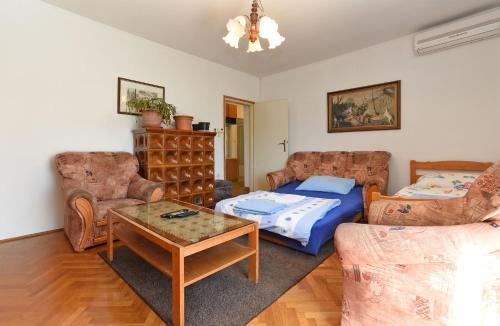 Apartments Josip 74
