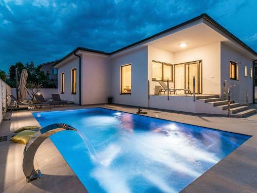 New Modern Villa With Private Pool And Outdoor Kitchen