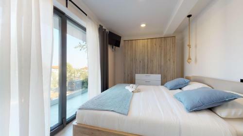 Remarkable 3-bedroom Apartment In Rabac