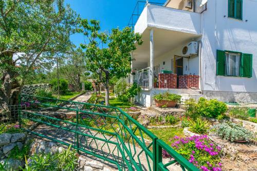 Apartments Garden By The Sea
