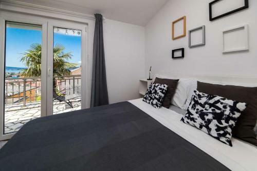 Apartamentos Rebic Selce With Sea View