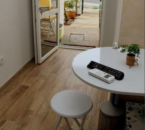 Apartments Ton-30m From Sea