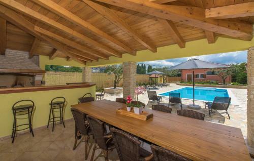 Spacious Villa Perkovic With Private Pool And Jacuzzi