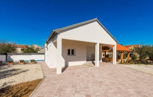 Holiday Home With Pool Barba