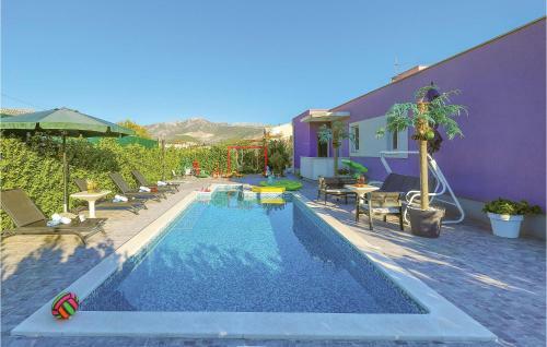 Four-bedroom Holiday Home In Solin