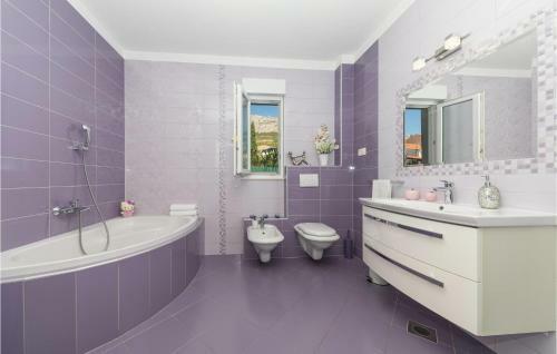 Four-bedroom Holiday Home In Solin