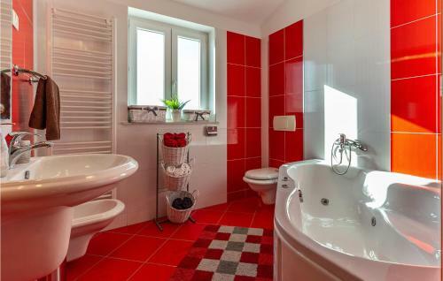 Awesome Home In Smrika W/ Jacuzzi And 3 Bedrooms