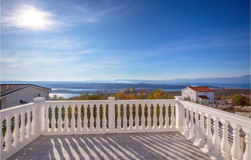 Awesome Home In Smrika W/ Jacuzzi And 3 Bedrooms