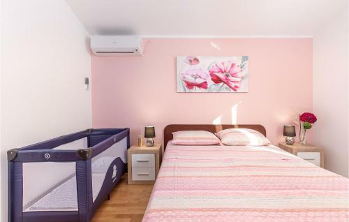 Awesome Home In Smrika W/ Jacuzzi And 3 Bedrooms