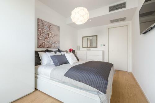 The Majestic Bel Etage Upscale Apartment With Pool