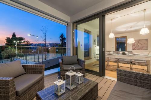 The Majestic Bel Etage Upscale Apartment With Pool