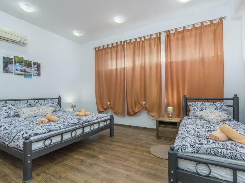 Villa For Up To 8 Persons With Private Pool, Summer Kitchen And Jacuzzi