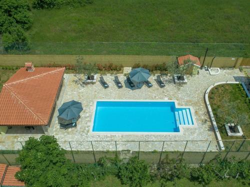Villa For Up To 8 Persons With Private Pool, Summer Kitchen And Jacuzzi