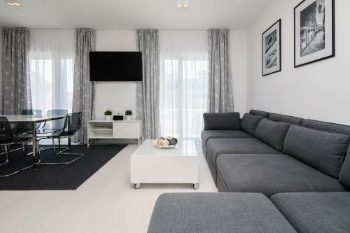 S Luxury Apartments