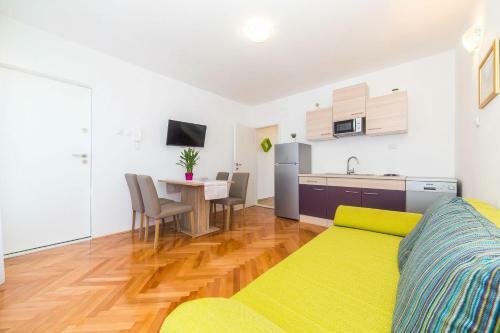 Apartment Helena - With Terrace