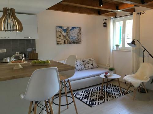 Holiday Home Paese In Center Of Split