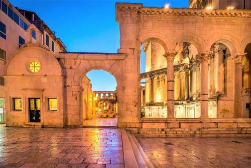 Hostal The Diocletian Collection
