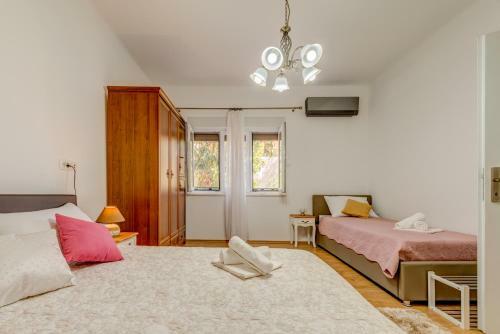 Villa Lct Holiday Home Florentina