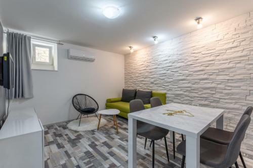 Apartment 3m