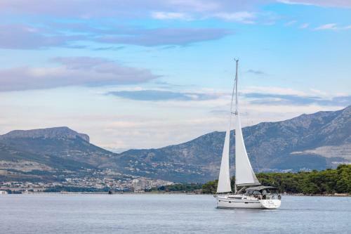 Bavaria Cruiser 41 - Nina Sailing Boat