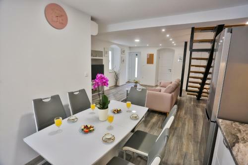 Impeccable 3-bed Apartment In Split