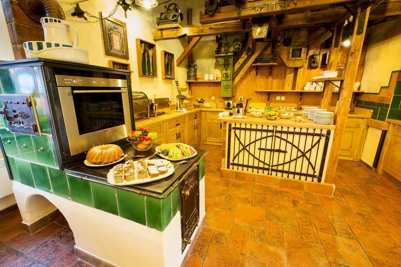 Hotel Selsky Dvur - Bohemian Village Courtyard