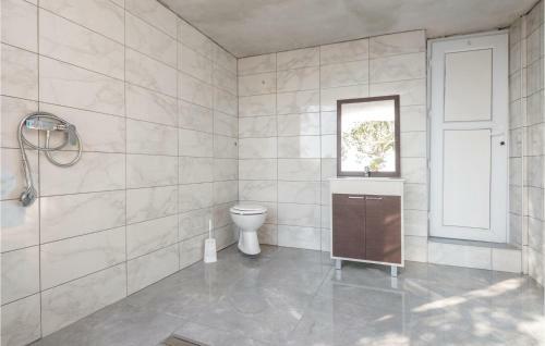 Three-bedroom Holiday Home In Tkon