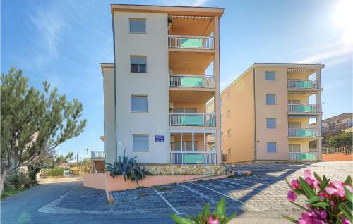 Two-bedroom Apartment In Okrug Gornji