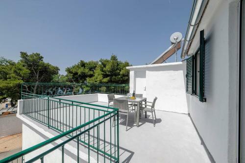 Hostal Apartments Paola