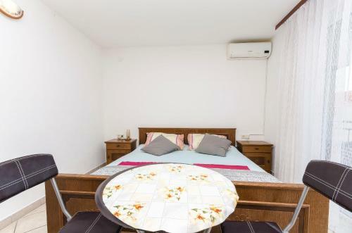 Apartment And Room Ilija