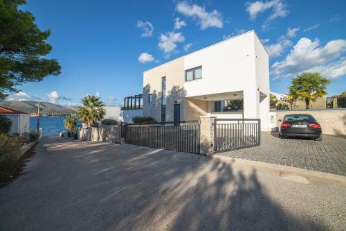 Beachfront Villa Sunce On Ciovo Island