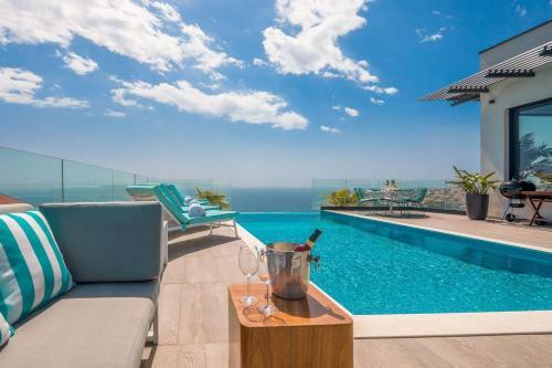 Luxury Villa Riva With Infinity Pool