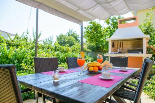 Holiday Home Mirjana - With Garden