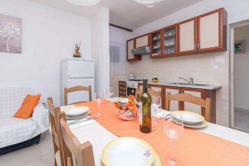 Apartments Vin - 40 M From Sea