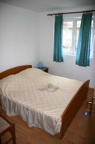 Apartments Zdenka - 70m From Sea