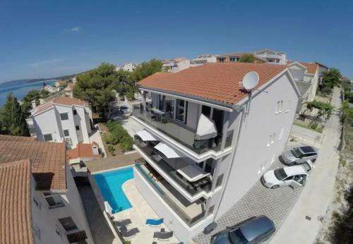 Apartment Slavena - With Pool