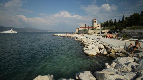 Remarkable 2-bed Apartment In Arbanija