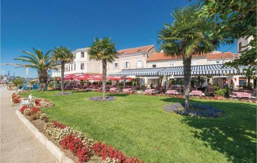 Four-bedroom Apartment In Turanj