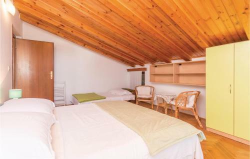 Four-bedroom Apartment In Turanj