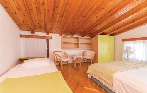 Four-bedroom Apartment In Turanj
